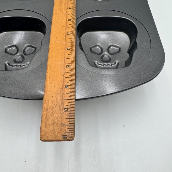 SKULL MINI CAKE PAN 6 Cupcakes Heads Halloween Mold Skeleton Non-Stick Wilton 3D - Picture 7 of 9